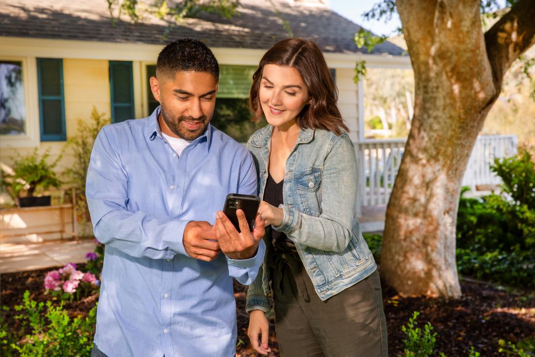 young couple using hydrawiase app